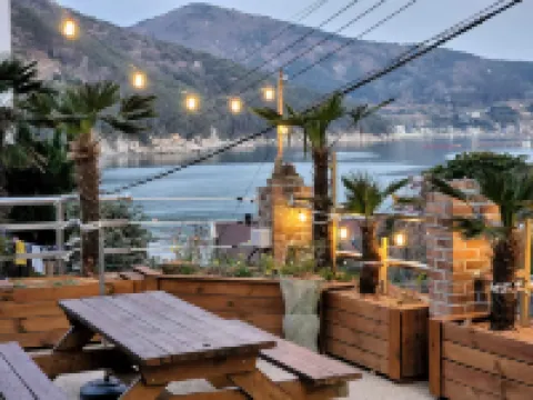 Ha-Wahyeon HOUSE: Great location, views and vibe!