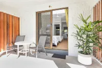 킨카 팜 비치프론트 아파트먼트 / 모텔