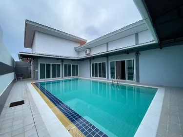 รูปภาพของเลเวลทรี พูลวิลล่า สัตหีบ