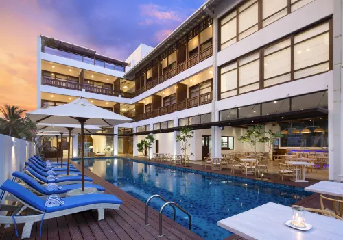 Lucky Elephant Hotel - Beach