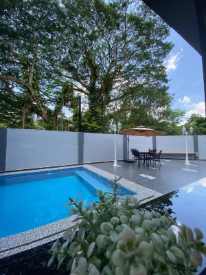 4BR 16pax LYL Jaccuzi Private Pool House ipoh Hotel di 