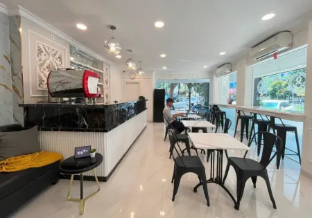 Cove Wyneth Отели рядом с достопримечательностью «Soekarno-Hatta Statue»