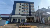 De La Charis Hote By Waringin Hospitality Hotel di Kabupaten Tuban