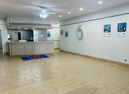 Motel 6 Cornwall, ON