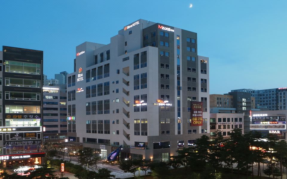 김포 호텔 엠타워 깔끔한 로비 모습