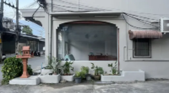 QueenBed, near city ,28 sq.m., near bus stn.