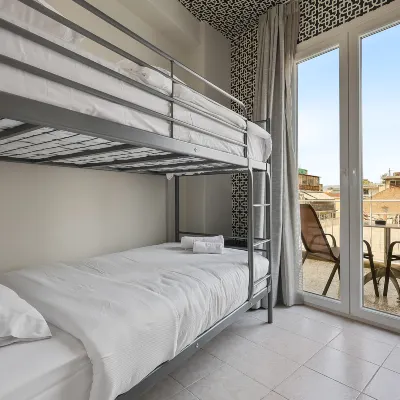 7ATHENS Hotel dekat Teater Aliki