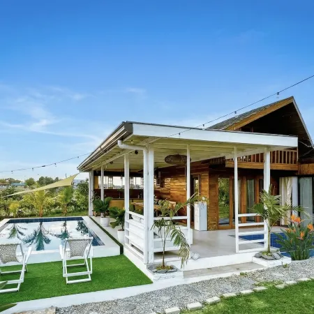 Sundown Farm Stay | Mahogany Villa with Pool