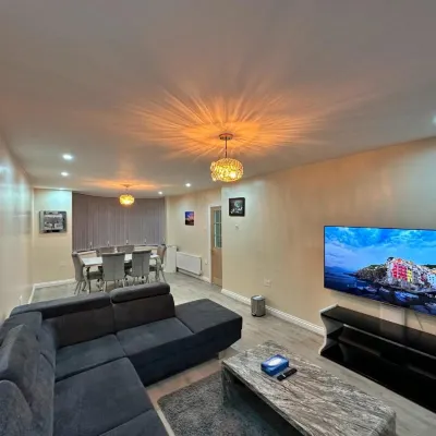 Full Home in Heywood Street near Cheetham Hill ヒートン公園周辺のホテル