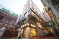 Hotel Kanishka Inn - Bãi đậu xe