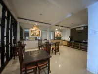 Townhouse Oak Hotel Niaga Surabaya - Park Yeri