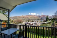 Ride Base Wanaka Apartments - 3 ดาว