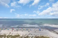 All New Seafront Condo with Lazy River -  Ferienwohnungen