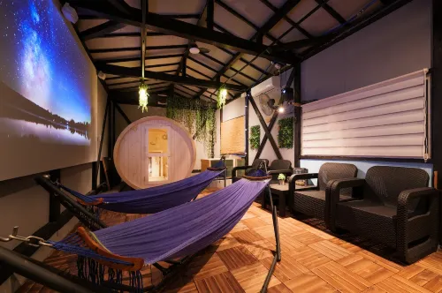 Renovated Villa with Sauna theater | 3 min Walk from Irusuda | Perfect base for Hakone and Atami - 停車場