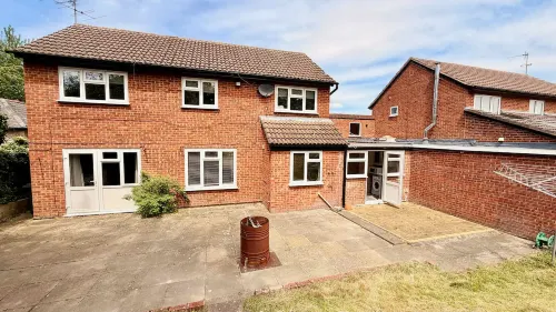 Duxford Spacious 4BR Home Near IWM Duxford Aviation - Pensions