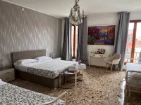 VENICE CANAL VIEW - Homestays