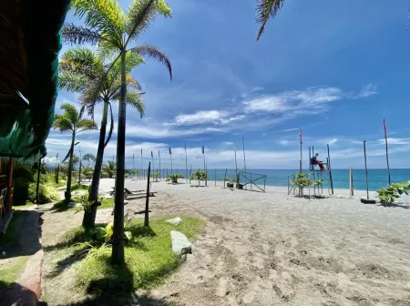 Eden Beach Resort Zambales Отели в г. Ботолан