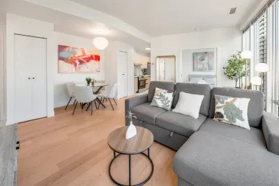 Modern & Cozy Stay in the Heart of Downtown Vancouver