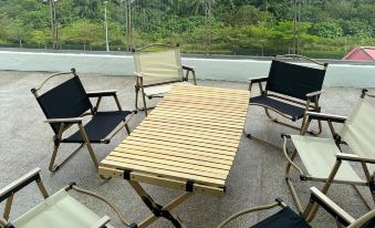 1. 1Medini ..
