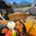 Crazy Steak Villa Resort & Spa Karang Ploso 호텔