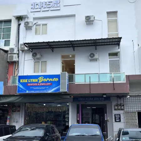 5 ° N latitude Homestay