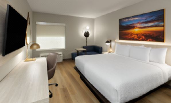 La Quinta Inn & Suites by Wyndham DeSoto