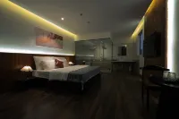 Love In The Atlantis Hotel