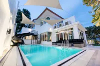 SeaBreeze Grand Pool Villa Pattaya - Villas