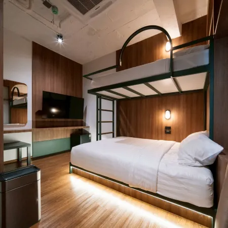 Krungthai Hostel Station Отели рядом с достопримечательностью «Торговый центр The Mall Thapra»