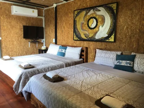 Baanhatsompaen homestay