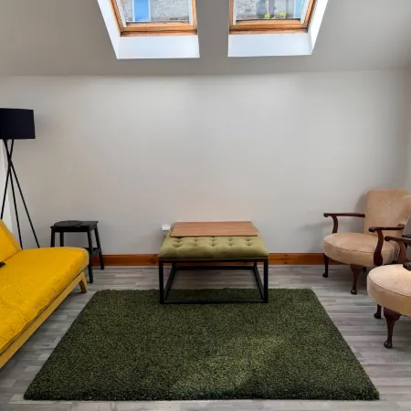 Stylish 2BR · Free Parking · Heart of Edinburgh