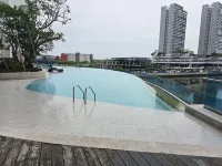 Seaview-Pinetree Marina Resort 2BR [Puteri Harbour] - 5 mins to Legoland - Infinity Pools
