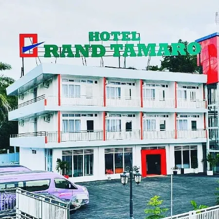 Grand Tamaro Hotel Отели рядом с достопримечательностью «Pantai Bebas Parapat Danau Toba»