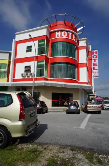 HOTEL KRISTAL SERI ISKANDAR Hotels near Church of Praise (COP) Tronoh