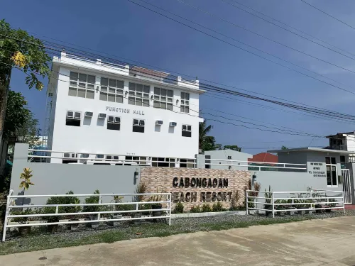 Cabongaoan Beach Resort Hotel di Burgos