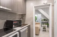 Homely Rooms w/ AC - 1Min Walk to Central - Close to Darling Harbour Chinatown CBD