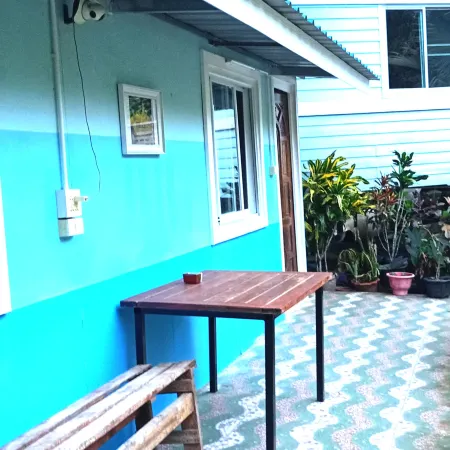 Krasom Homestay Отели рядом с достопримечательностью «Suwan Kuha Temple»
