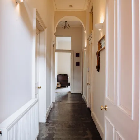 Traditional Central 2 Bedroom Apartment
