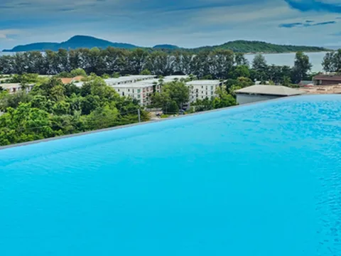 รูปภาพของสตูดิโอพร้อมห้องครัวใน  .ระเบียงขนาดใหญ่หาดราไวย์.