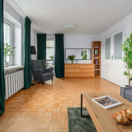 Cozy Apartment with balcony near Muzeum Zycia