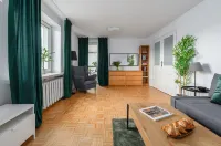 Cozy Apartment with balcony near Muzeum Zycia