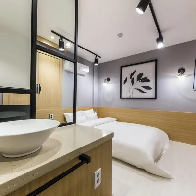 Raha Hotel Hotels near Taereung Station