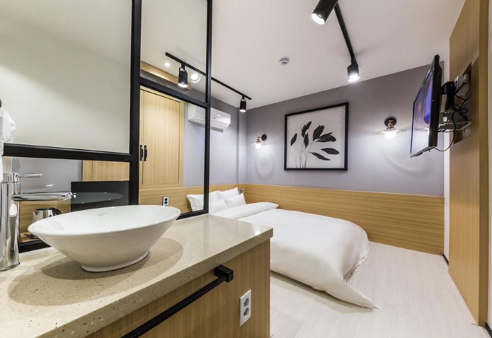 외대 Life hotel Raha