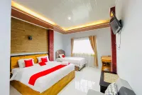RedDoorz @ Hotel Dieng Berastagi