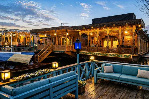 The Heritage Group Of Houseboats - Airport Shuttle