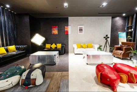 New Velle Voyage Hotel Отели рядом с достопримечательностью «The Art of Fine Handwriting - Zhu Jiuying»