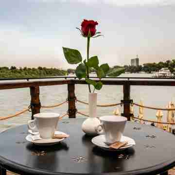 Bahus Inn Hotel Exterior