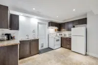 Private 1 bedroom in Brookswood Hotel a Langley
