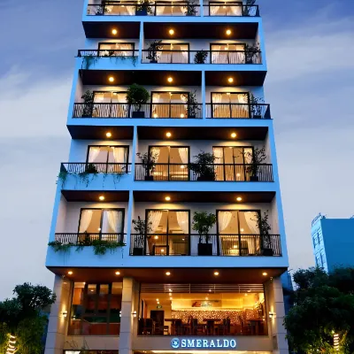 Smeraldo Hotel & Apartment Отели рядом с достопримечательностью «Son Tra Penisula»