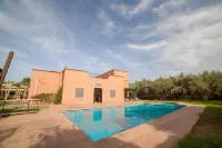 Riad Oussari - สระว่ายน้ำบนดาดฟ้า
